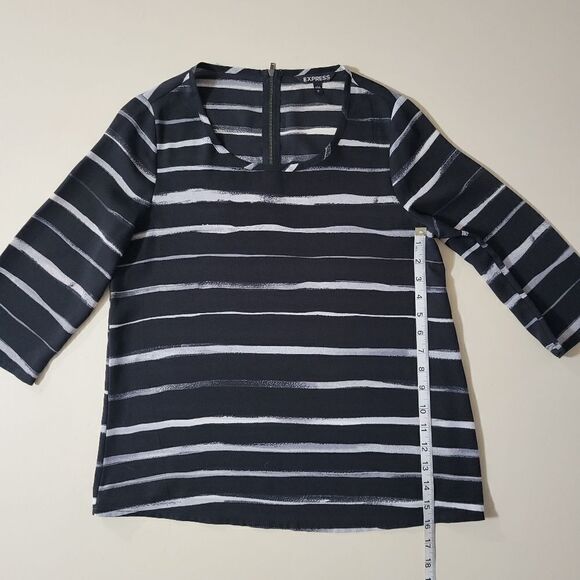 Express Women's Black White Round Neck Striped Top - Picture 9 of 14